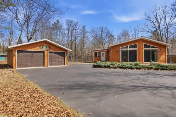 8636N River Road, Hayward, WI