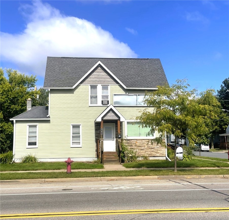 Residential Income at 902 Water Street, Eau Claire, WI 54703 — photo 2