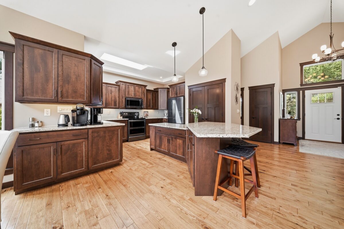 909 Thistle Lane Eau Claire WI 54703 — photo 12