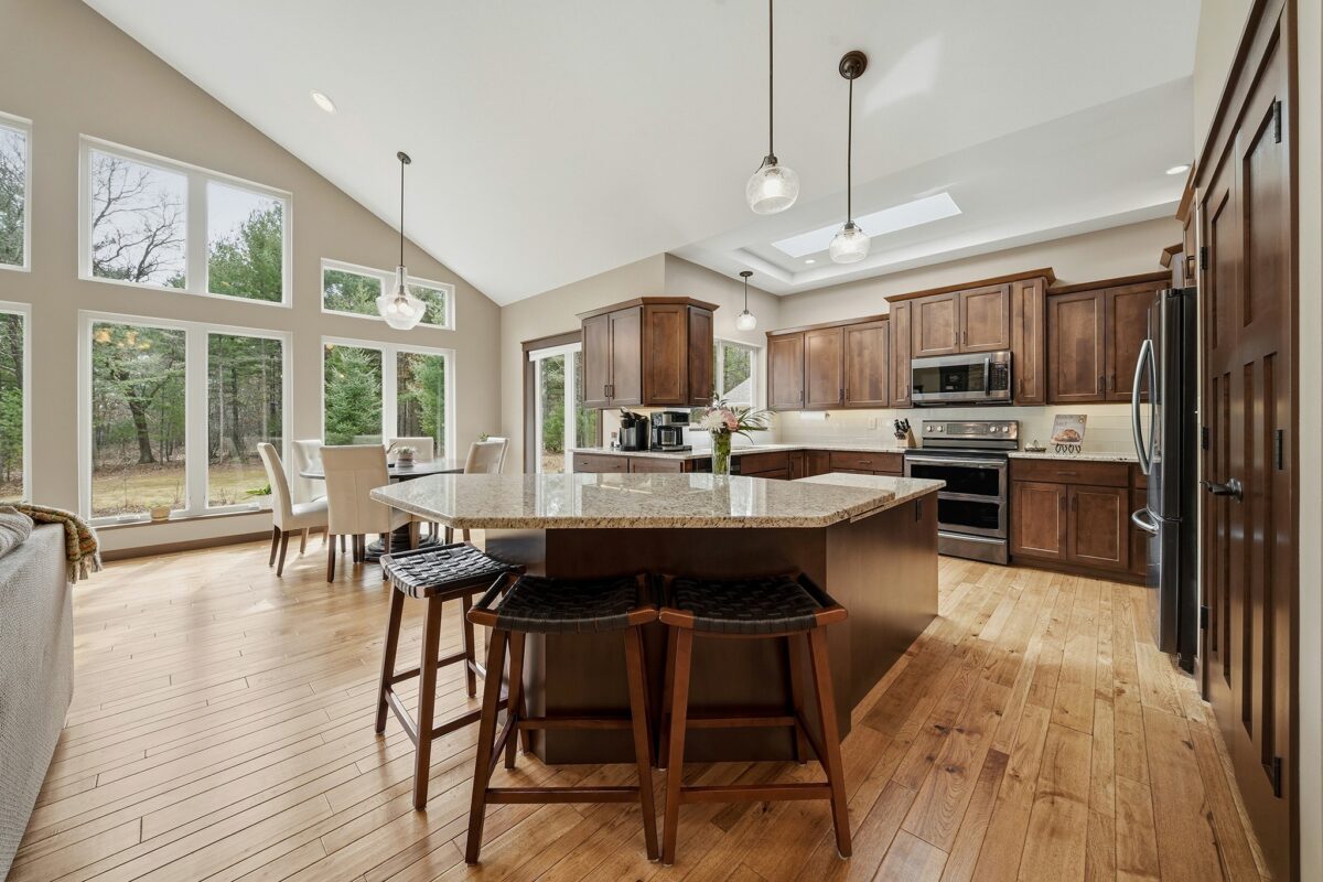 909 Thistle Lane Eau Claire WI 54703 — photo 9