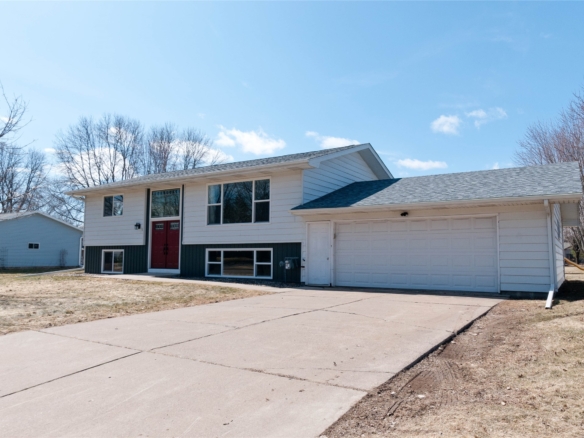 Residentialhouse for sale picture with an address of  932 Yorkshire Avenue in Rice Lake and a list price of 299900