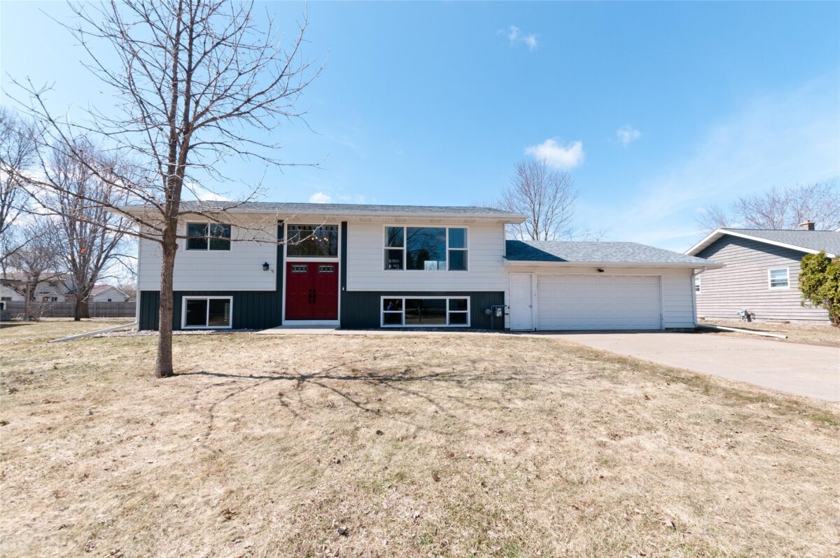 932 Yorkshire Avenue Rice Lake WI 54868 — photo 2