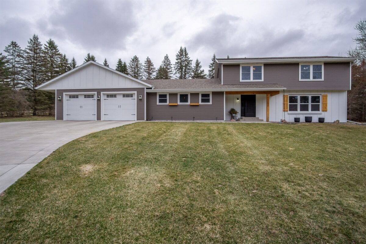 Residential at E4085 Woodfield Road, Eau Claire, WI 54701 — photo 2