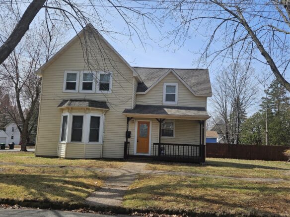 Residentialhouse for sale picture with an address of     in Menomonie and a list price of 264999