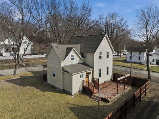 Residentialhouse for sale picture with an address of     in Menomonie and a list price of 264999