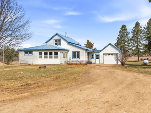 Residentialhouse for sale picture with an address of  N1884 Hwy Z  in Eau Galle and a list price of 239900