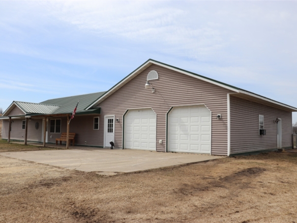 Residentialhouse for sale picture with an address of  N34161 Glenville Lane in Blair and a list price of 330000