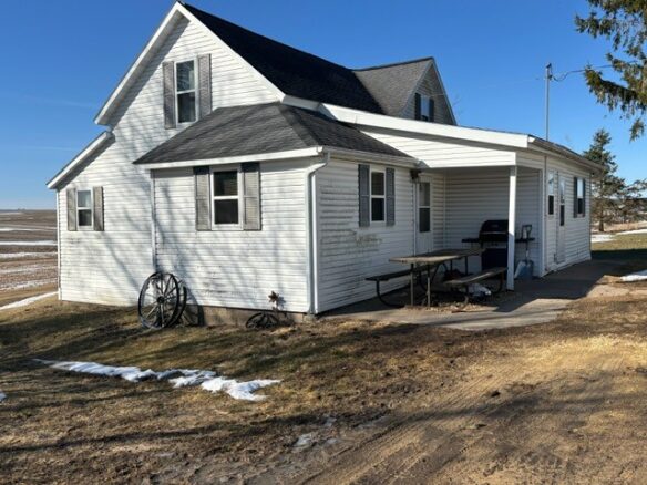 Farmhouse for sale picture with an address of  N41286 Halama Road in Independence and a list price of 890000