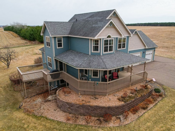 Residentialhouse for sale picture with an address of  N4504 730th Street in Menomonie and a list price of 589900