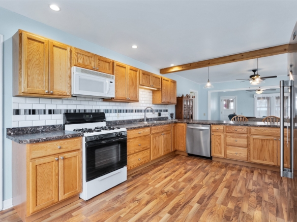 Residentialhouse for sale picture with an address of  N5379 Walnut Street in Tony and a list price of 199000