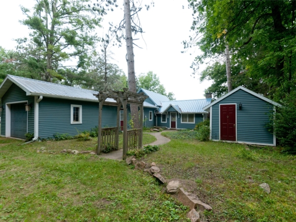 Residentialhouse for sale picture with an address of  W15949 Bass Lake Road in Weyerhaeuser and a list price of 331000