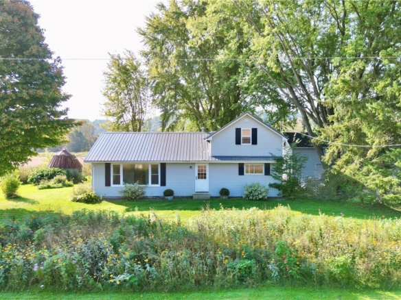 Residentialhouse for sale picture with an address of  W8539 County Road Z  in Arkansaw and a list price of 269900