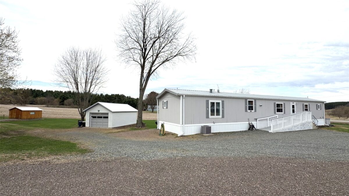 N10685 Lincoln Road, Hixton, WI — photo 3
