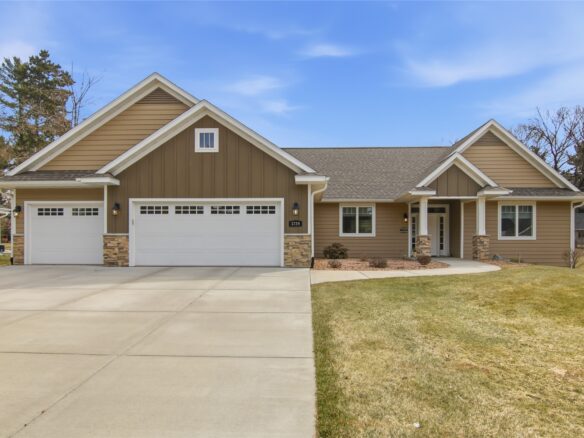 3729 Crest Ridge Court, Eau Claire, WI