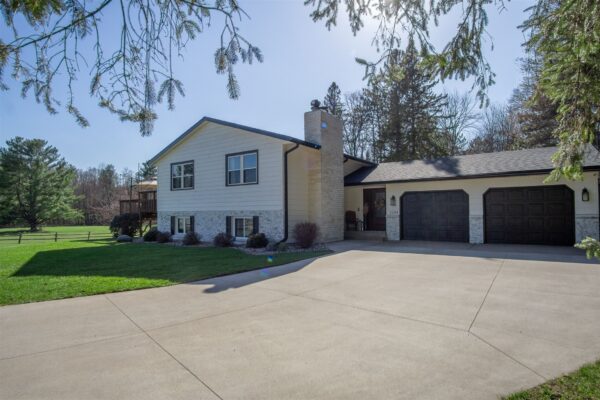 2244 N 90th Avenue, Eau Claire, WI