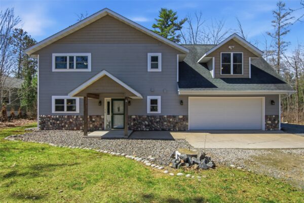 W8895 North Lake Road, Greenwood, WI