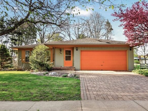 1014 E Hamilton Avenue, Eau Claire, WI