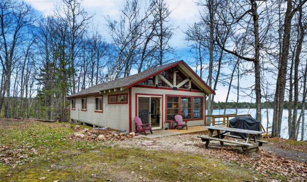 Residentialhouse for sale picture with an address of  11020 Allan Road in Hayward and a list price of 395000