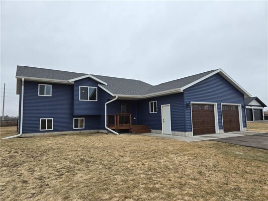 Residentialhouse for sale picture with an address of  1130 Clayton Street in Cameron and a list price of 395900