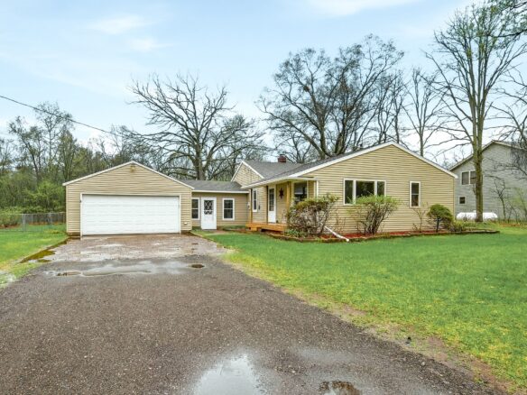 1213 Ervin Road, Eau Claire, WI