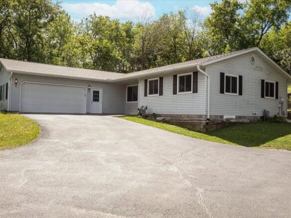 1302 15th Avenue E, Menomonie WI — $310,000