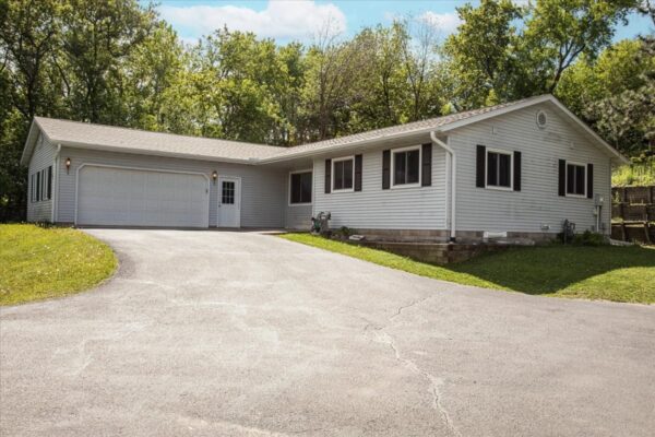 1302 15th Avenue E, Menomonie WI — $310,000