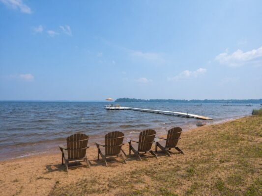 Residentialhouse for sale picture with an address of  1511 Lake Drive in Shell Lake and a list price of 1250000