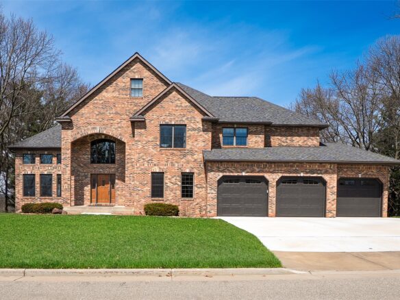 1520 Knollwood Trail, Altoona WI — $825,000