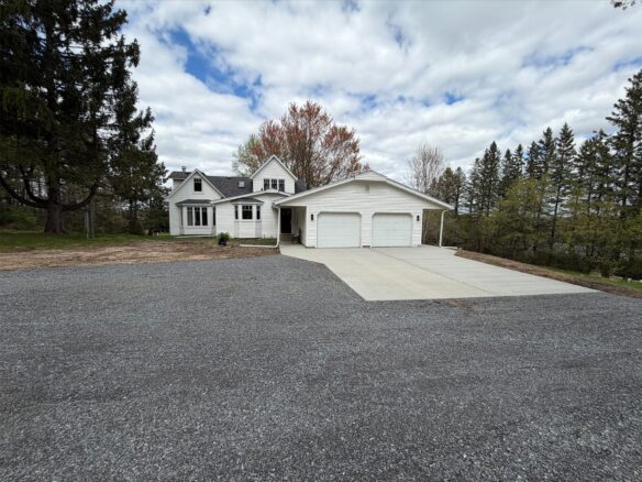 1527 Deerfield Road, Eau Claire, WI