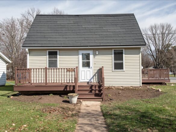1621 2nd Avenue SE, Menomonie WI — $209,900