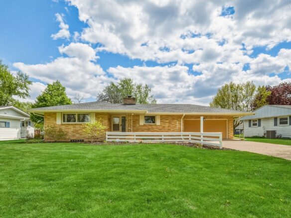 2007 Grandview Drive, Eau Claire WI — $385,000
