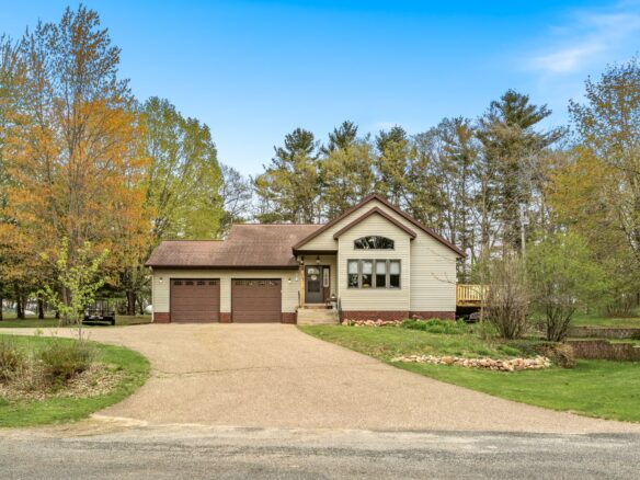 2418 Panorama Drive, Menomonie, WI