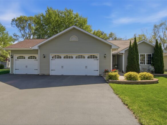 2719 Pine View Road, Eau Claire WI — $395,000