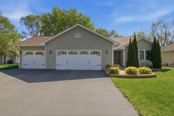 2719 Pine View Road, Eau Claire WI — $395,000