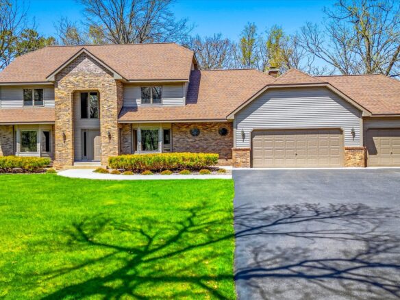 Residentialhouse for sale picture with an address of  356 Audubon Lane in Hudson and a list price of 749900
