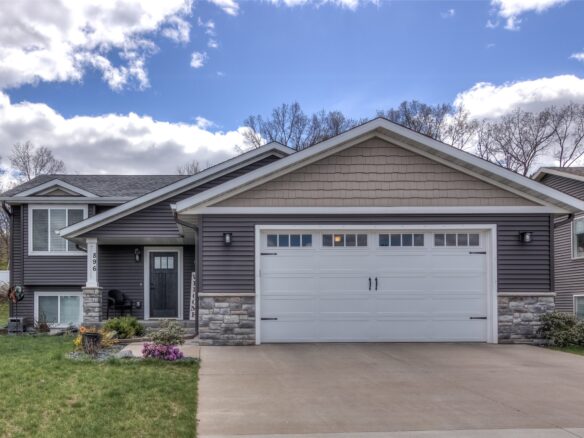 896 Glacier Drive, Altoona WI — $414,900