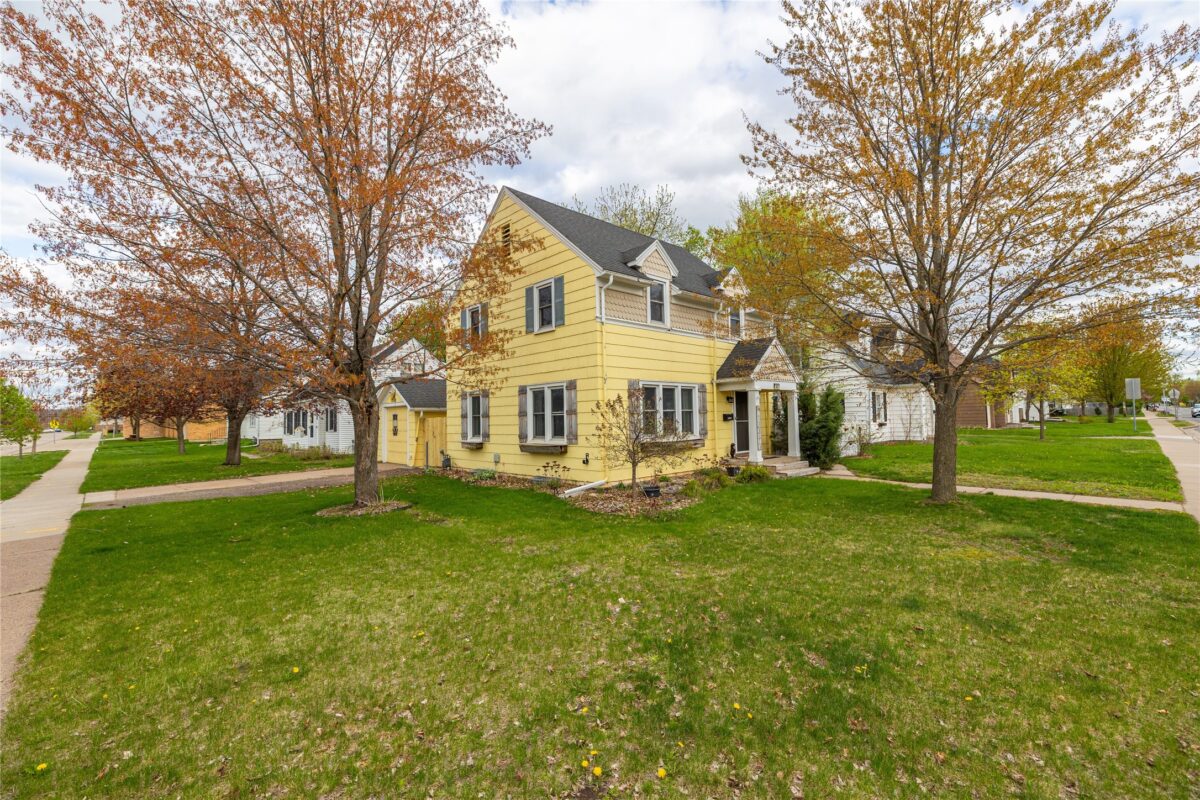 905 Margaret Street, Eau Claire, WI — photo 2