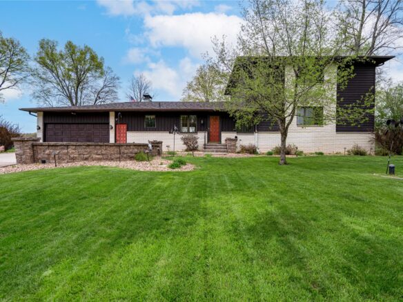 9556 27th Avenue, Eau Claire WI 54703 - Residential house for sale - MLS #1598274 - image1