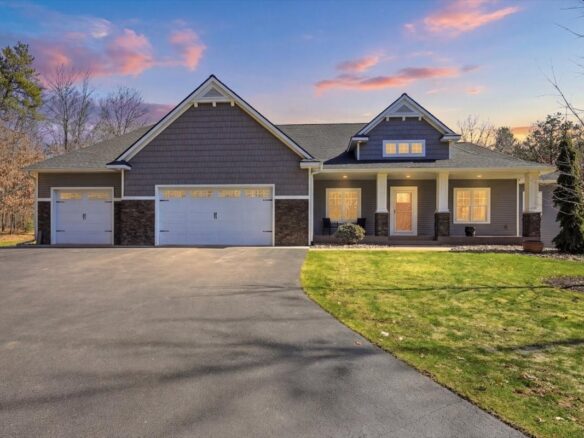 977 McGregor Drive, Eau Claire WI — $849,900