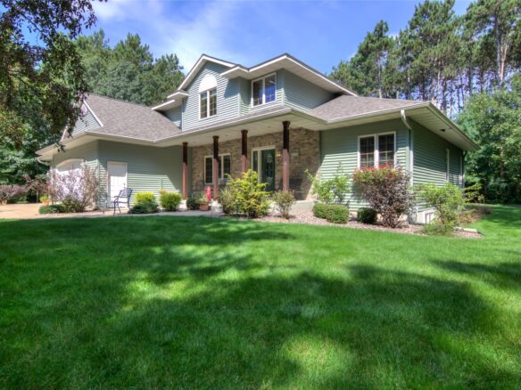 E4400 Pinewood Circle, Eleva WI — $689,900