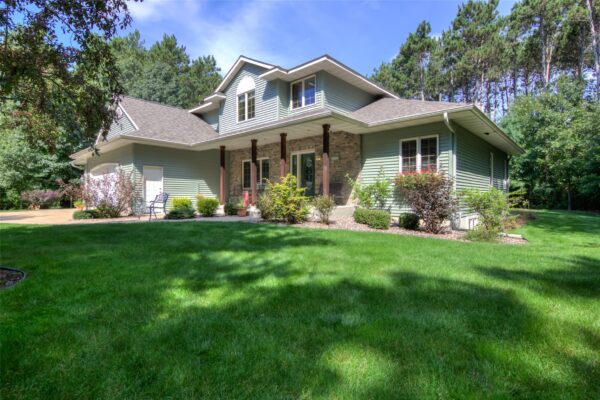 E4400 Pinewood Circle, Eleva WI — $689,900