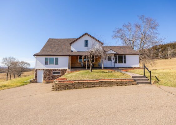 Residentialhouse for sale picture with an address of  S2901 Semling Lane in Fountain City and a list price of 1100000