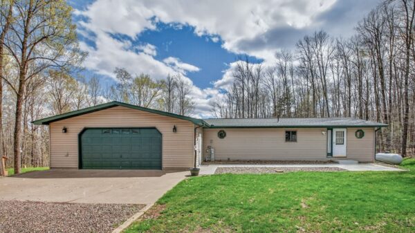 Residentialhouse for sale picture with an address of  W6283 County Road I  in Ladysmith and a list price of 399900
