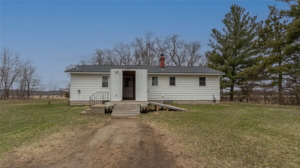 W7385 State Road 85, Eau Claire WI — $259,900