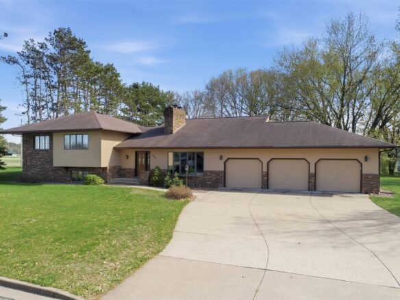 2932 Plum Tree Circle N, Menomonie, WI