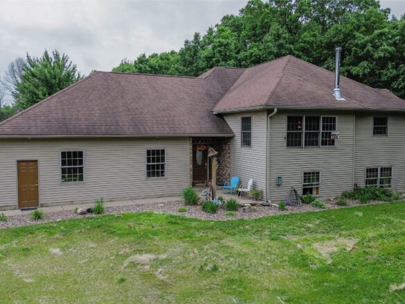 10231 Pine Rd, Fall Creek WI 54742 - Residential house for sale - MLS #1602035 - image1