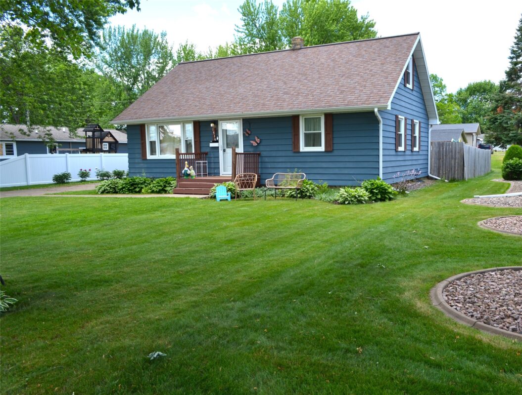 1515 6th Avenue, Bloomer WI 54724 - Residential house for sale - MLS #1602120 - image2