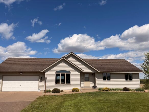 16415 50th Ave, Chippewa Falls WI 54729 - Residential house for sale - MLS #1602084 - image1