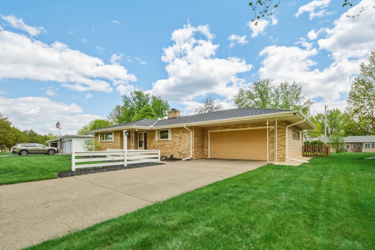 2007 Grandview Drive, Eau Claire WI 54703 - Residential house for sale - MLS #1601026 - image2