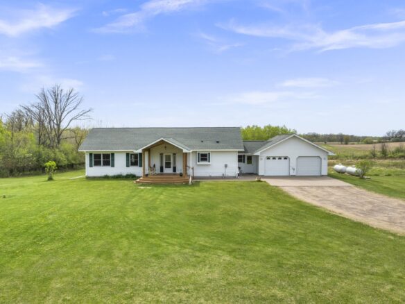 209 30th Street, Clear Lake WI 54005 - Residential house for sale - MLS #1601207 - image1